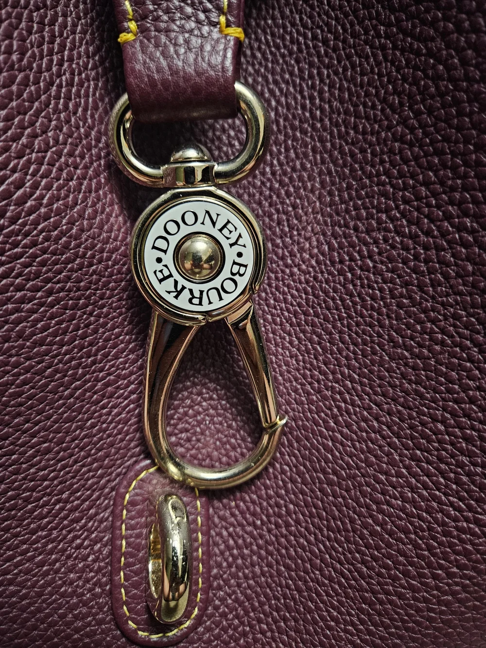 Dooney & Bourke Small Logo Lock Sac Burgundy